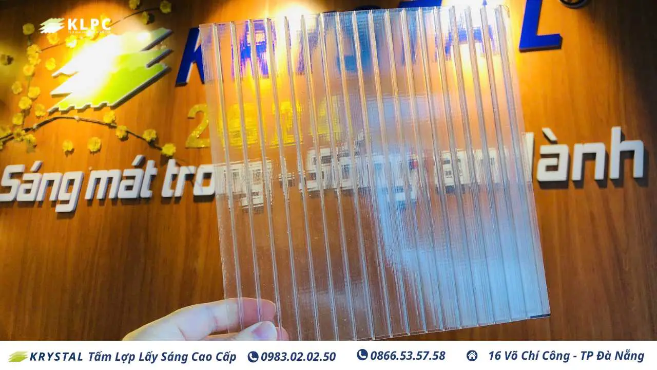 tam nhua lop mai polycarbonate rong 4